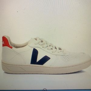 Veja v-10 Leather Low-Top Sneakers